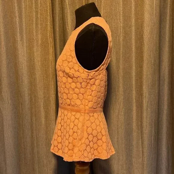 Forever 21 Women's Peach Open Back Sleeveless Lined Lace Peplum Blouse - Picture 4 of 7